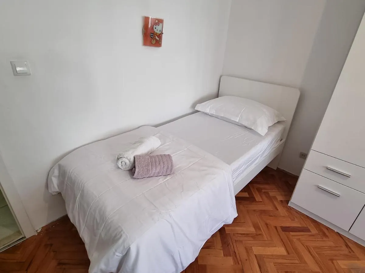 Nani Apartment Split