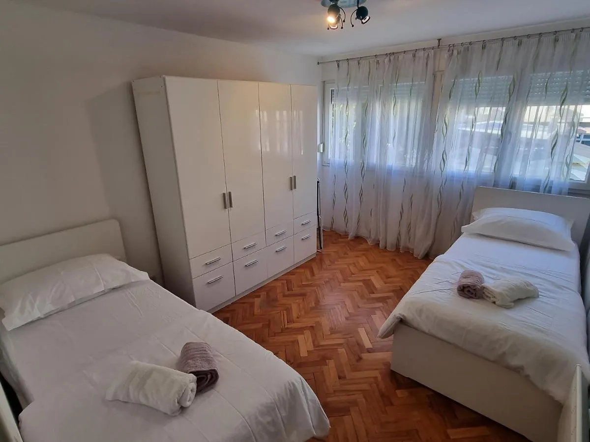Nani Apartment Split