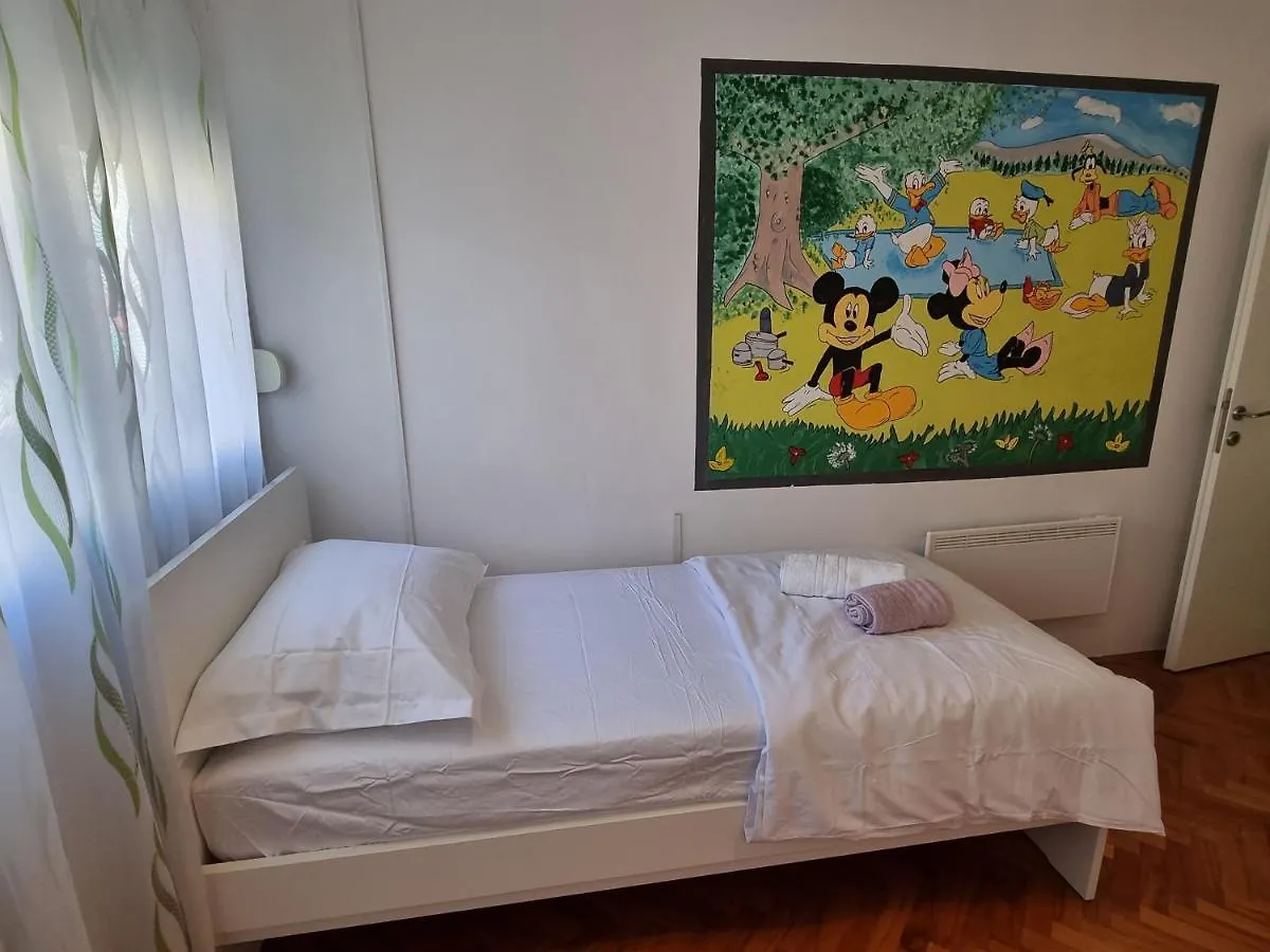 Nani Apartment Split 0*,