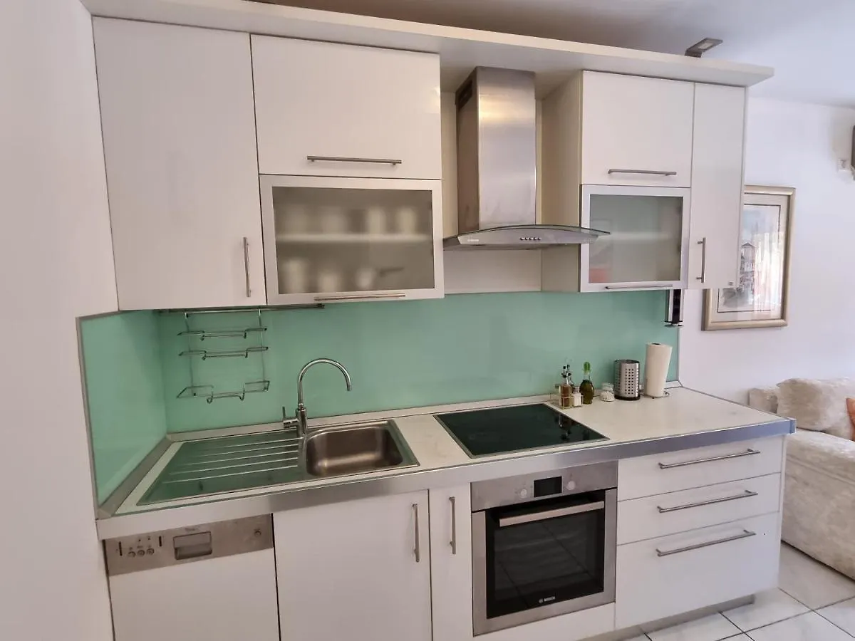 Nani Apartment Split