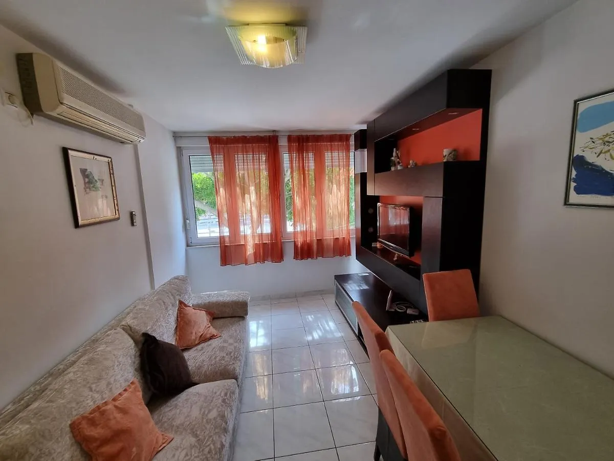 Nani Apartment Split 0*,